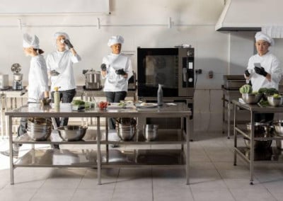 Minha-empresa-tem-cozinha-industrial-como-prevenir-entupimentos-e-pragas